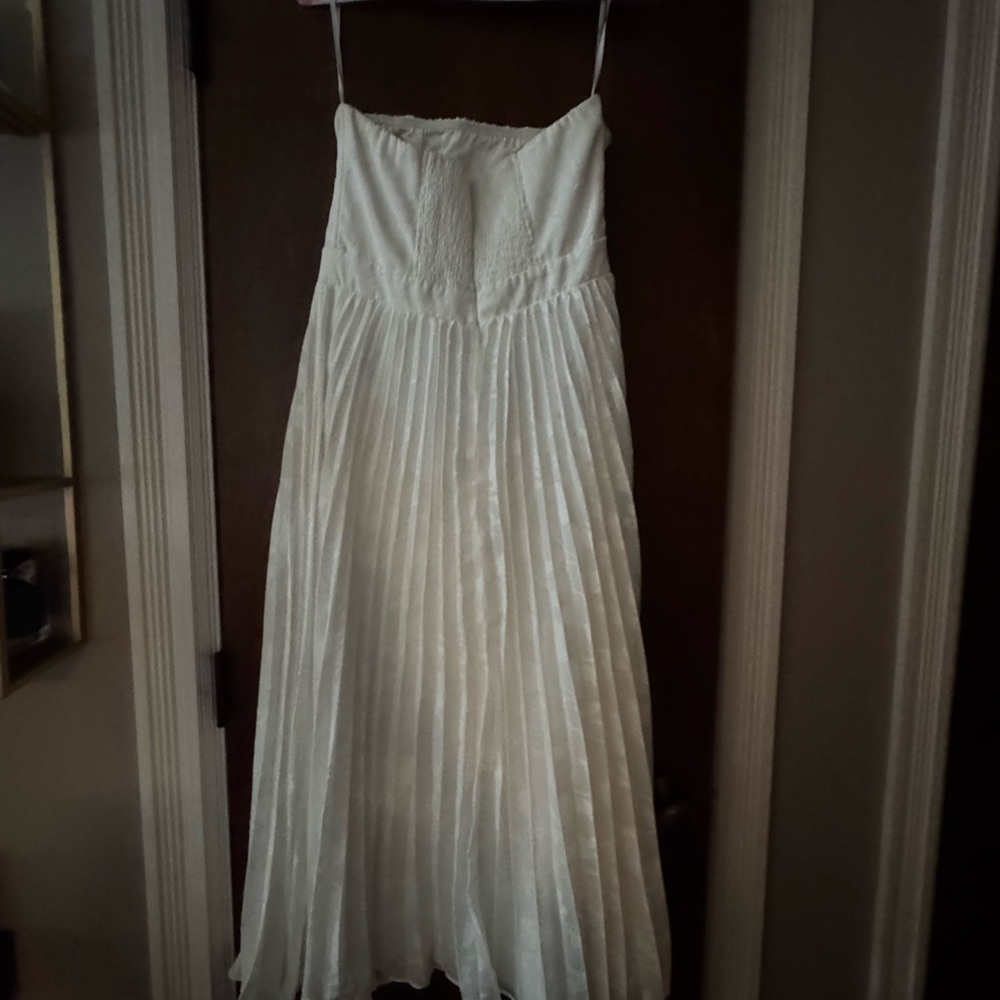 Elegant Strapless White Dress - Picture 4 of 7